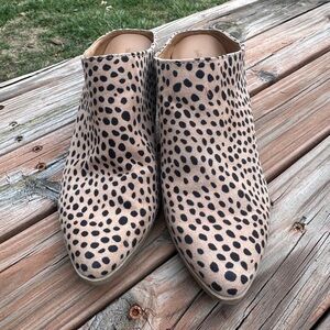 Universal Thread Tan and Black Ankle Booties